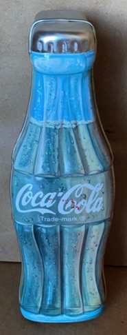 76202-1 € 4,00 coca cola voorraad blik in vorm van fles.jpeg